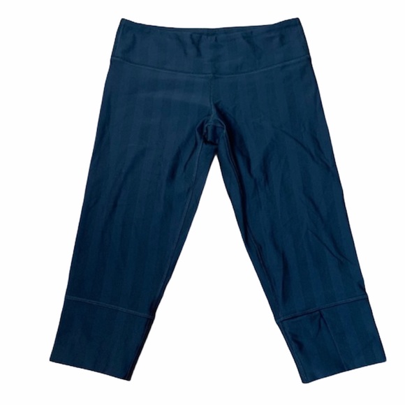 lululemon athletica Pants - Lululemon Black Ghost Stripes Cropped Leggings